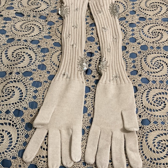 IMAN Embellished Gloves - Picture 3 of 6